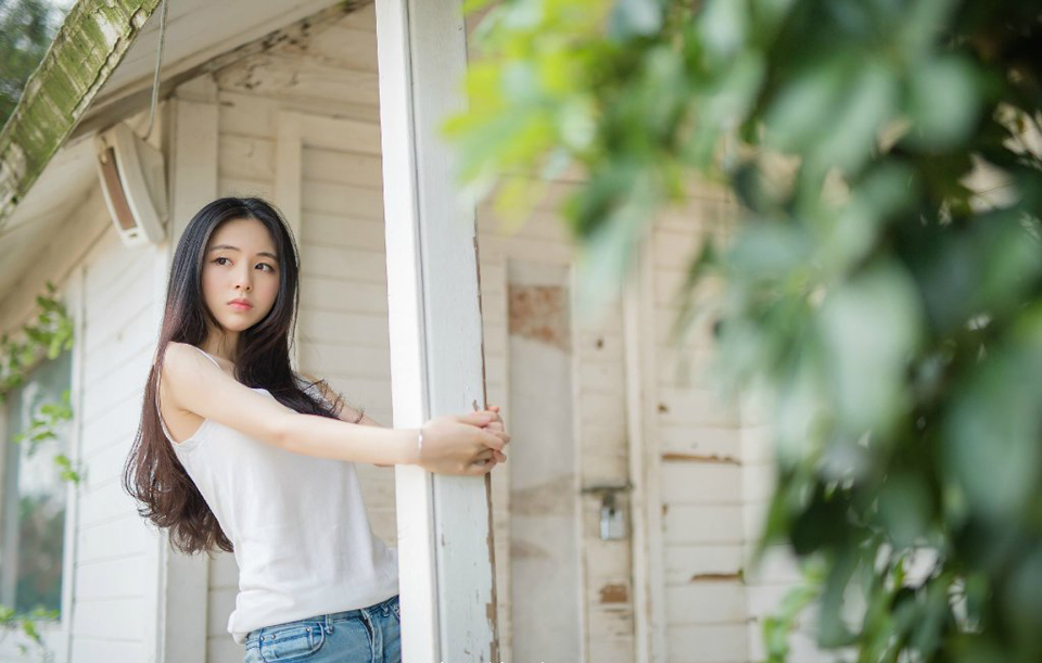 “嗯，家父最近身体不适，妾身明日想回娘家一趟。”美妇有些为难的看向刘璝，毕竟自己夫君久在军中，难得回来，自己却不能够陪伴左右，心中有些愧疚。